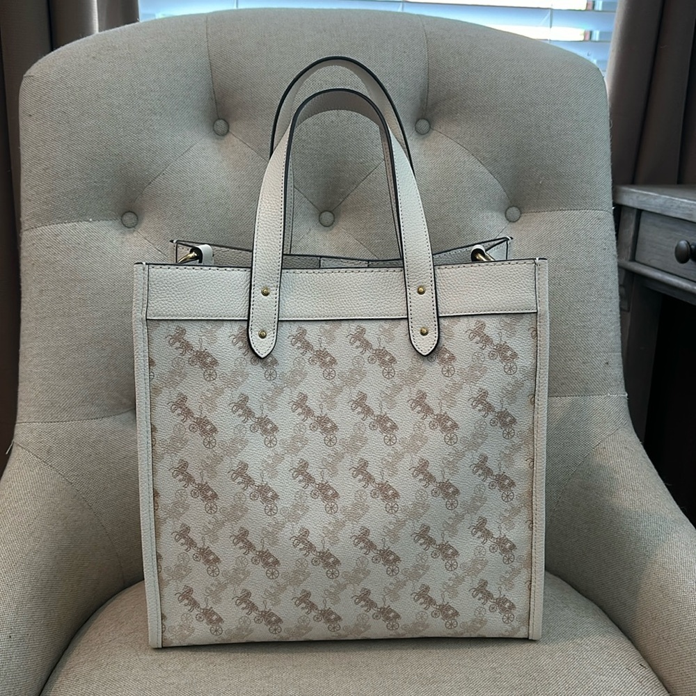 Coach horse & carriage field tote